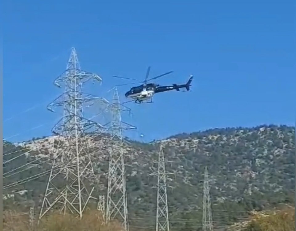 Yüksek gerilim hatları helikopterle temizlendi