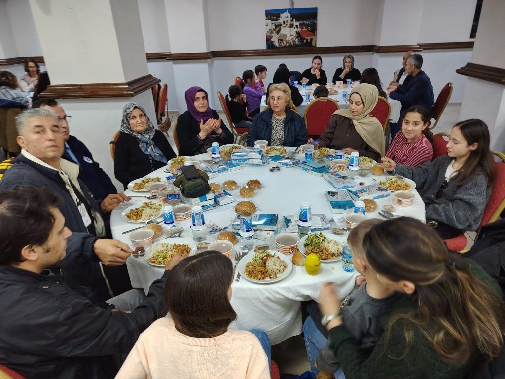 Marmaris’te yaşayan Konya ve Karamanlılar iftarda buluştu