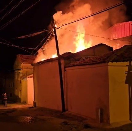 Dehşetin altından torun ile eşi çıktı