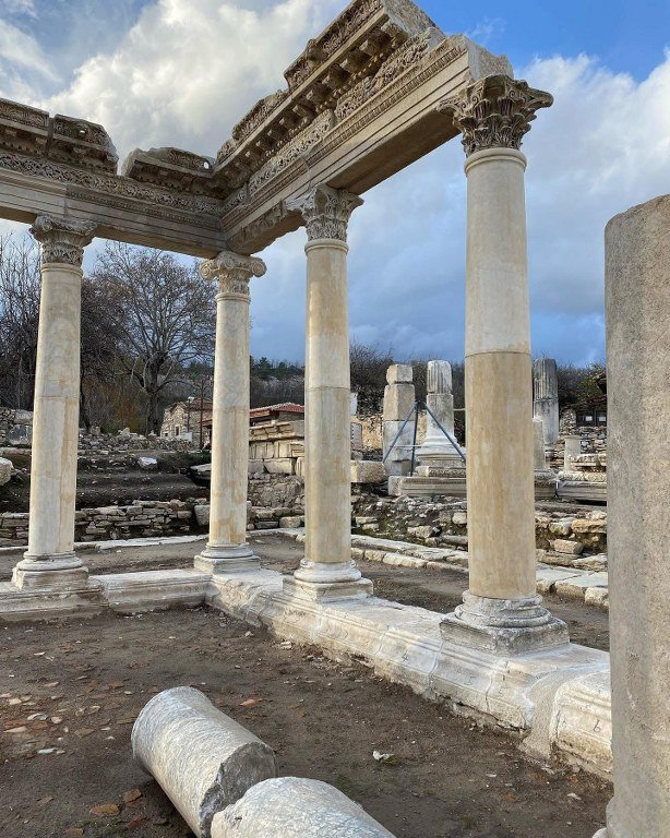 Stratonikeia ve Lagina kazılarında geleceğin restoratörleri yetişiyor