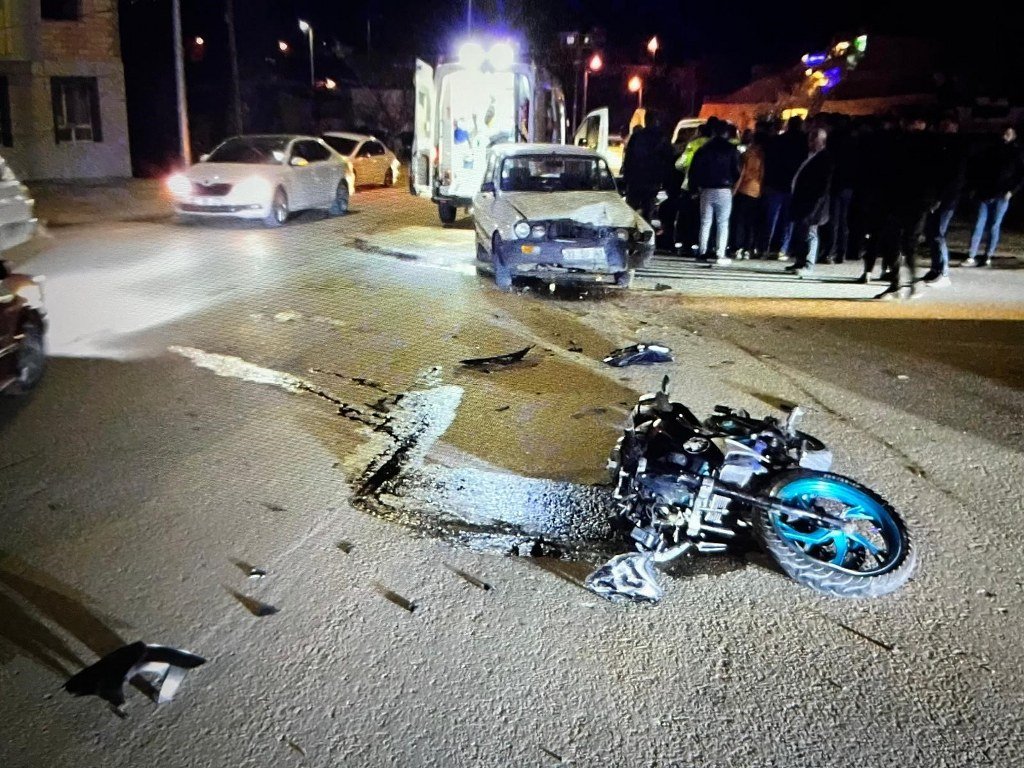 Otomobil ile motosiklet çarpıştı: 1 yaralı