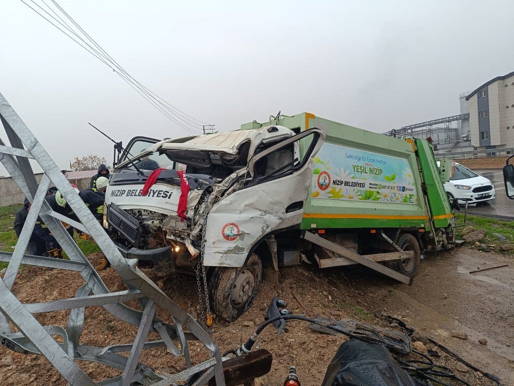 Belediyeye  ait araç kaza yaptı: 1 yaralı