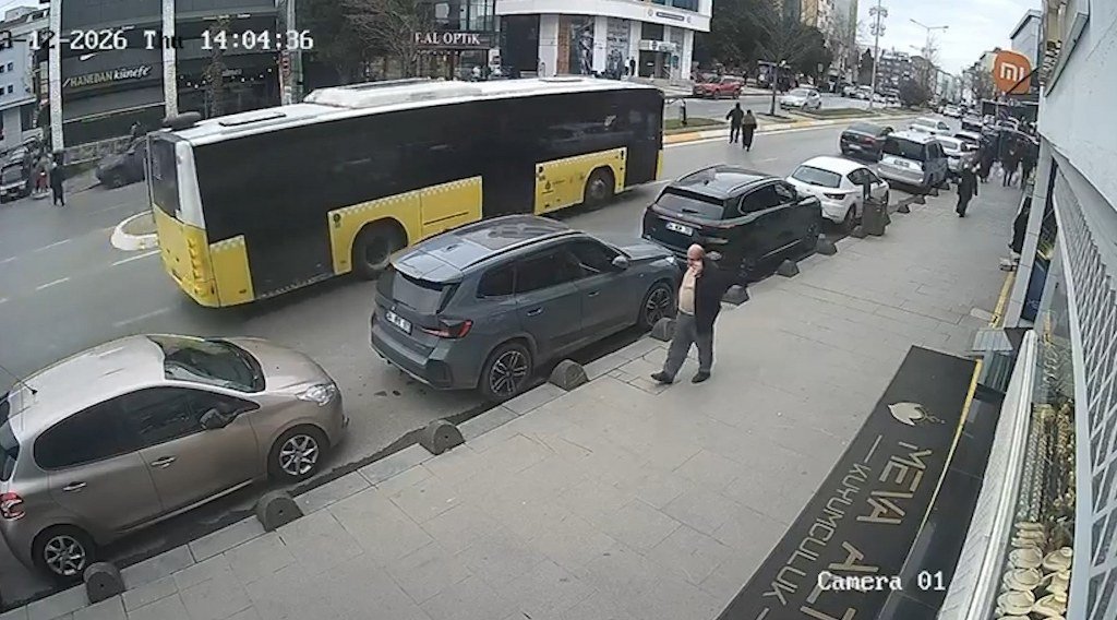 Cenazeden çıkan adama İETT otobüsü çarptı, hayatını kaybetti