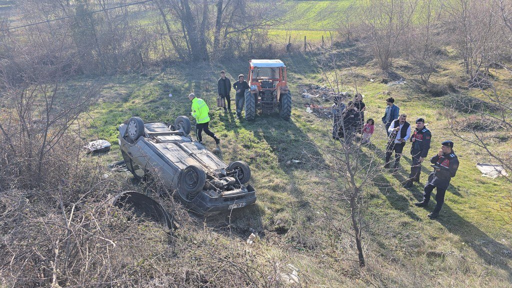 Radar görünce panikleyen sürücü şarampole uçtu