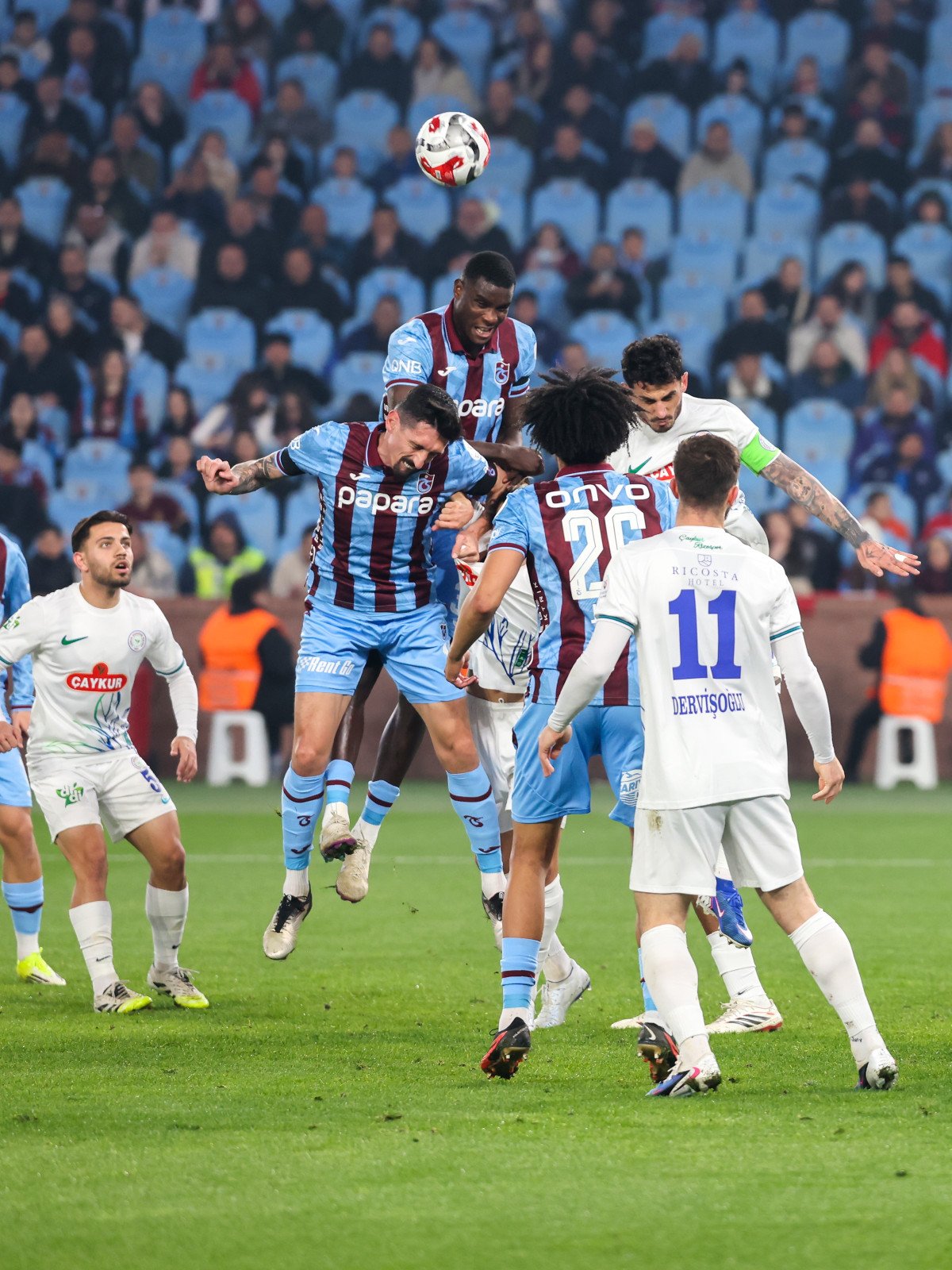 Trabzonspor, Fenerbahçe’yi yakaladı