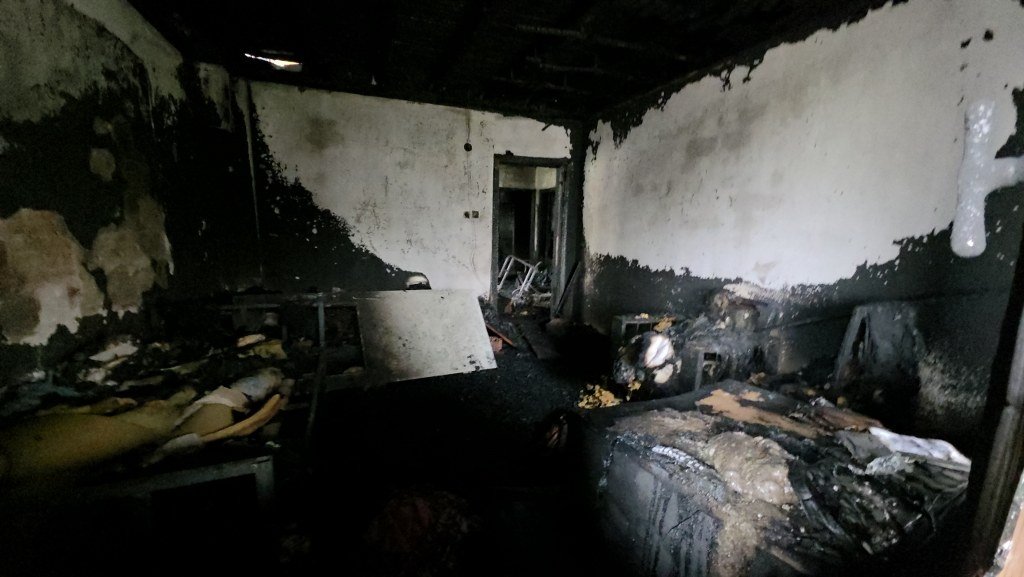 Sahur vakti çıkan ev yangınında yaşlı kadın hayatını kaybetti