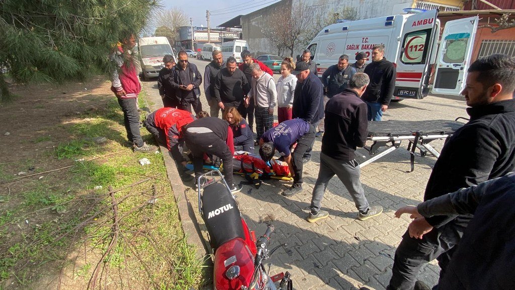 Motosiklet kazasında 3 kişi yaralandı