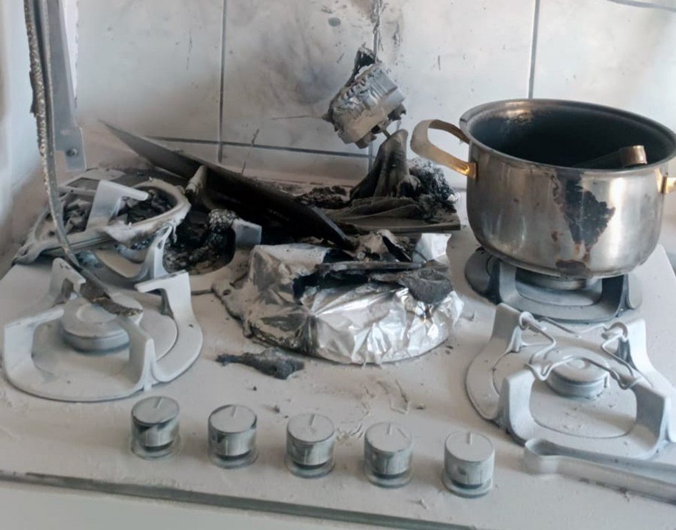 Yangını ev sahibi söndürüldü