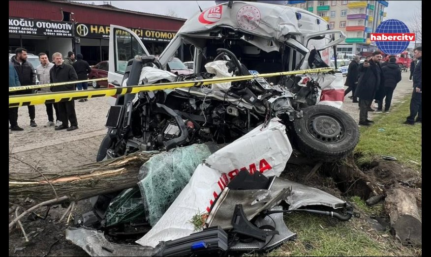 Vakaya giden ambulans kaza yaptı: 1 ölü, 3 yaralı