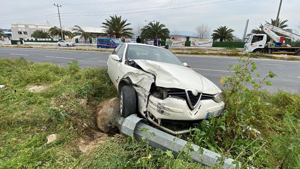 Otomobil ile hafif ticari aracın çarpışması sonucu 1 kişi yaralandı.