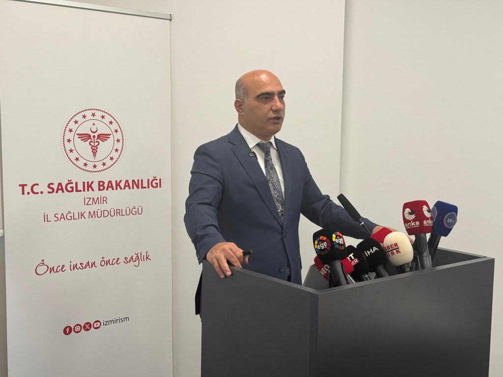 İzmir'de yaklaşık 90 bin kişiye akıllı bileklik takıldı