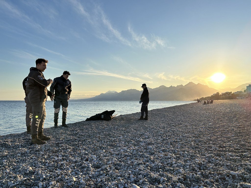 Sahilde erkek cesedi bulundu