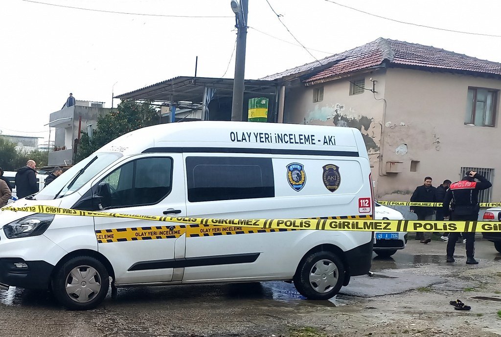 Ayrı yaşadığı eşi tarafından tabancayla vurulan kadın öldü