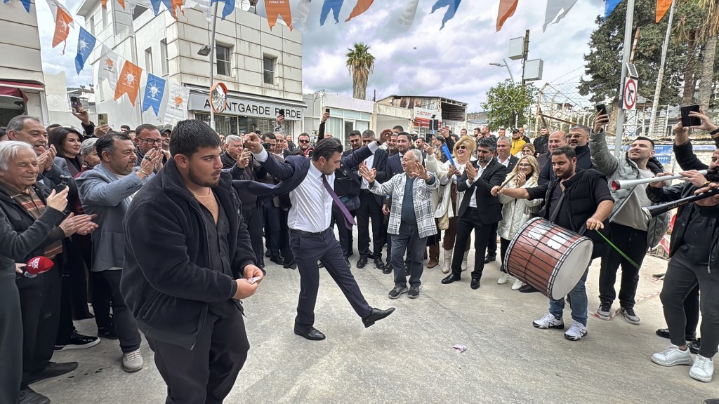 AK Parti Bodrum’da Ergene’ye davul zurnalı karşılama