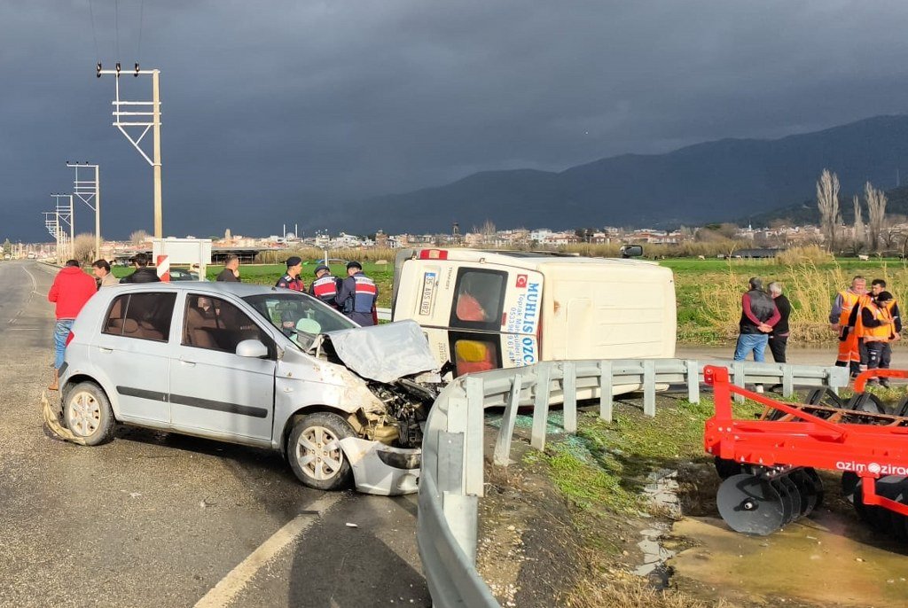 Trafik kazasında 2 kişi yaralandı