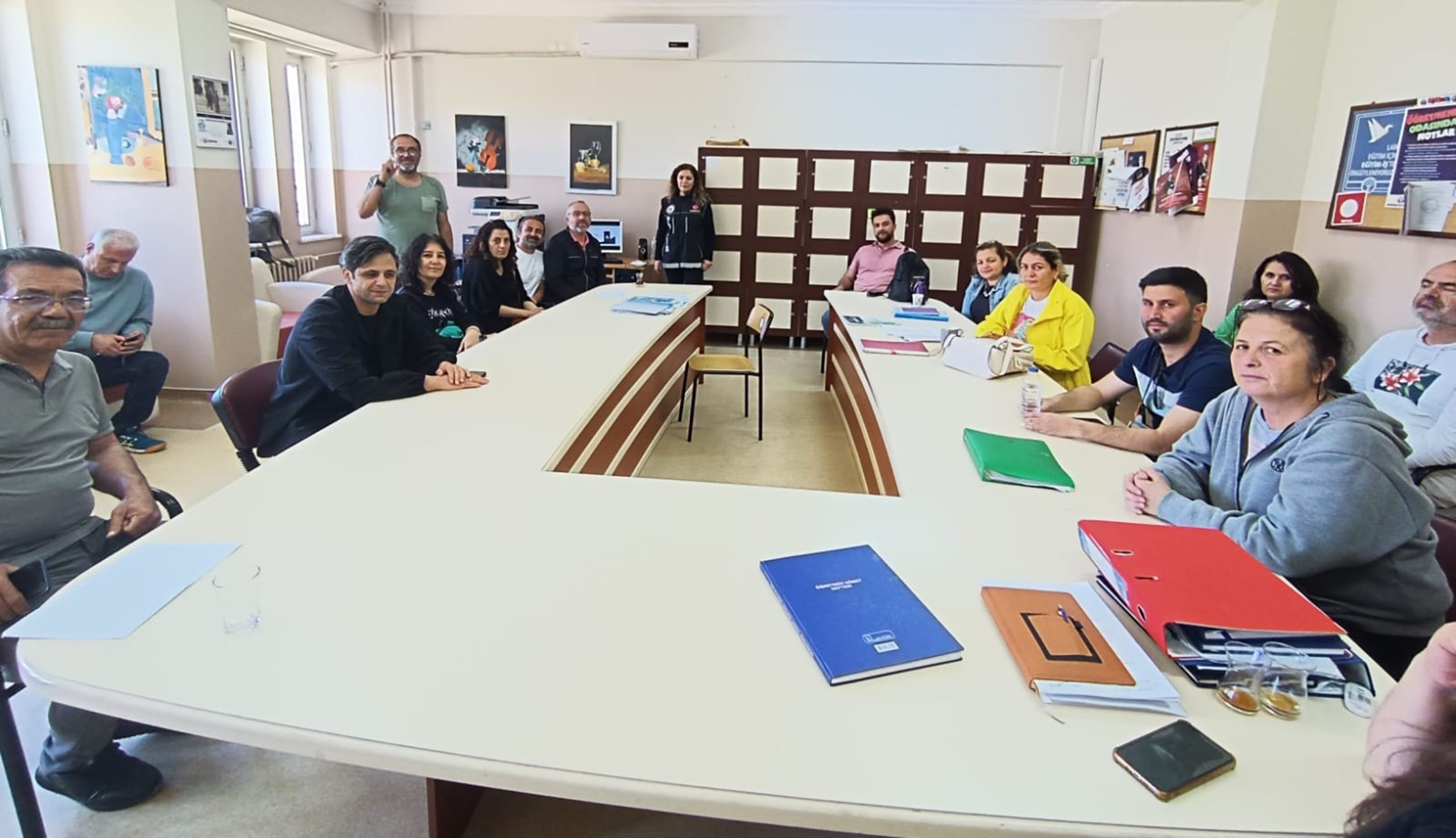 Öğretmen ve velilere ‘En iyi Narkotik Polisi Anne’ eğitimi