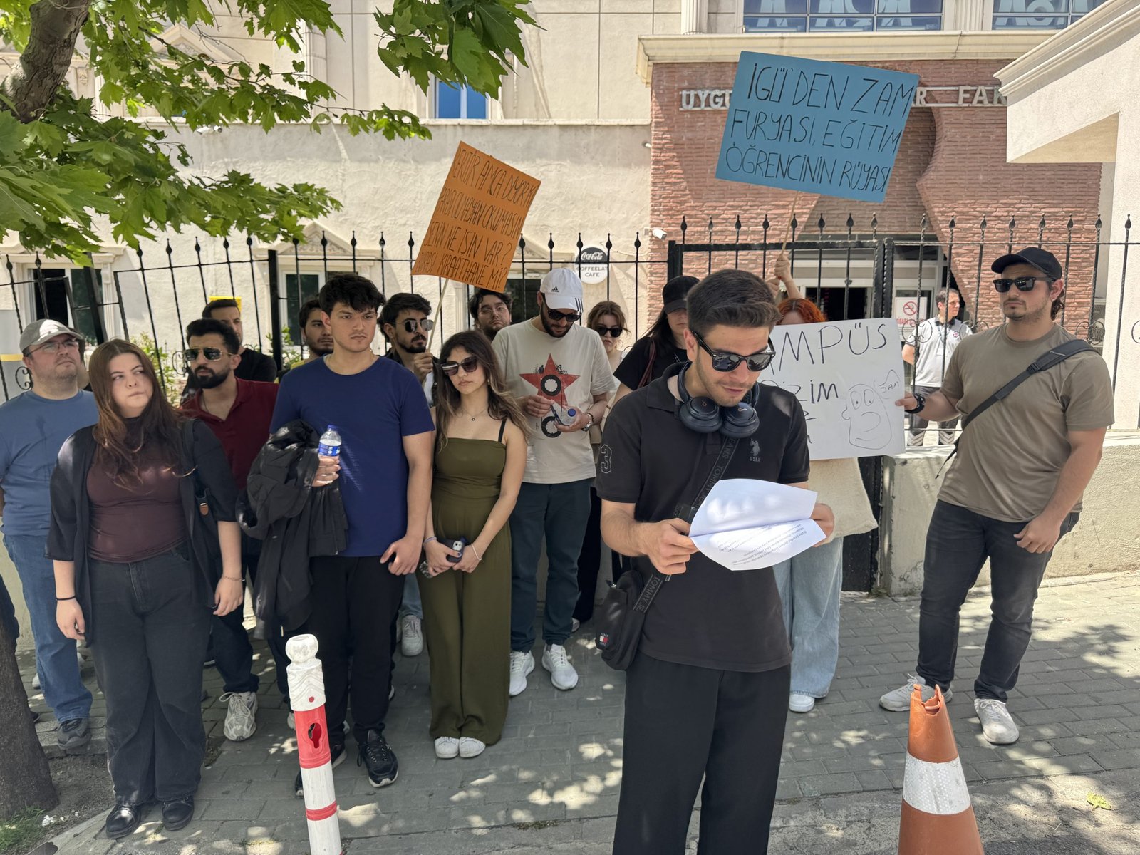 Üniversite öğrencilerinden yüzde 74'lük zam protestosu