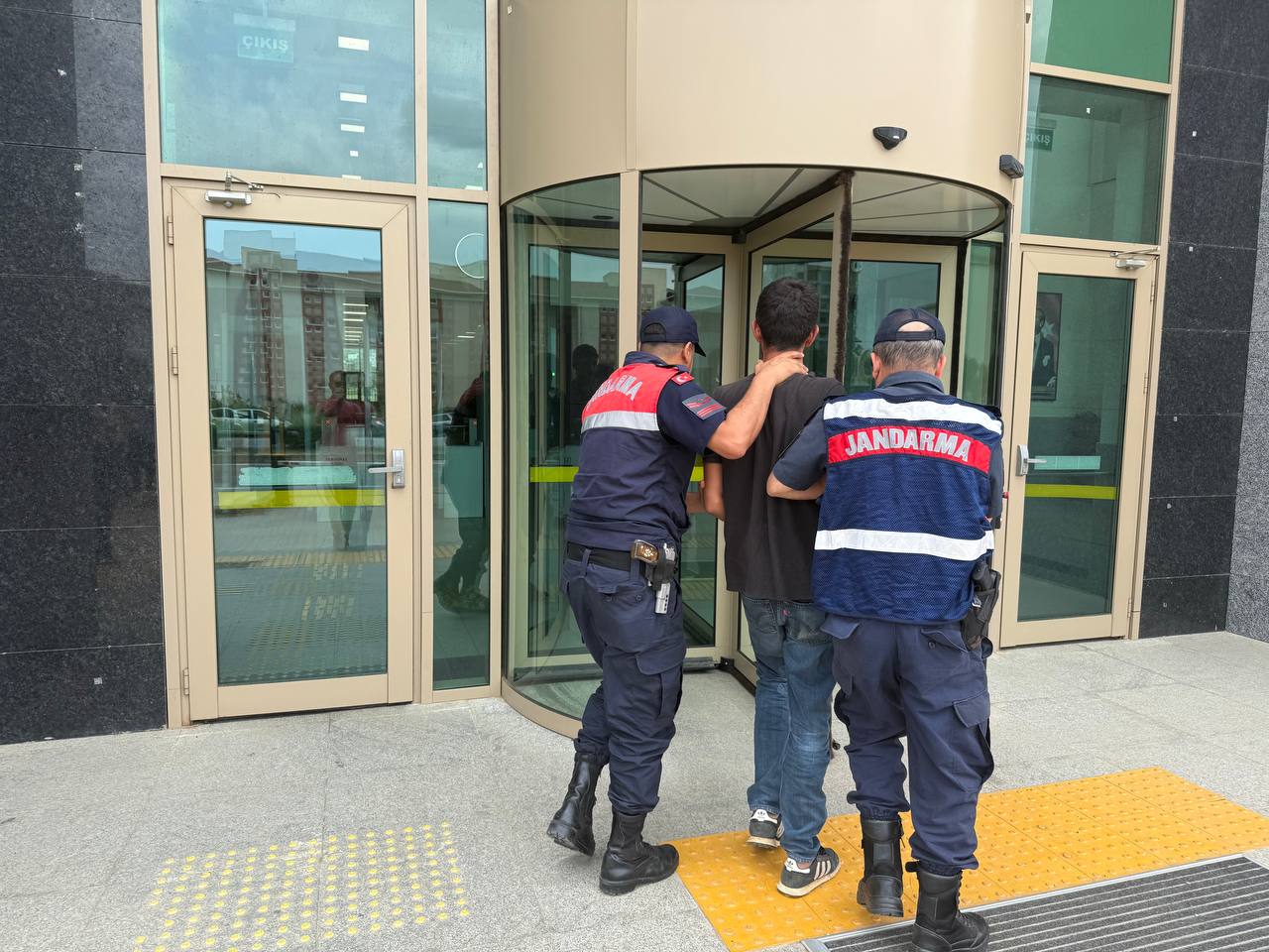 Hükümlü, 112'yi aradı: 'Beni jandarma yakalayamaz' dedi aynı gün yakalandı