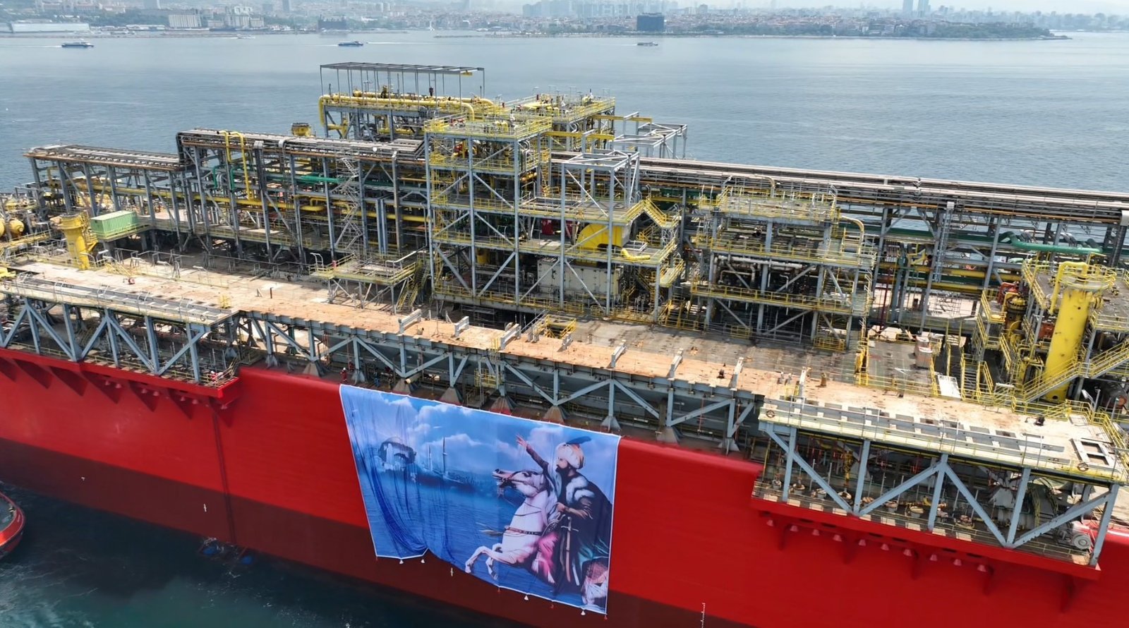 ‘Osman Gazi’ platformunun 15 Temmuz Şehitler Köprüsü’nden geçişi