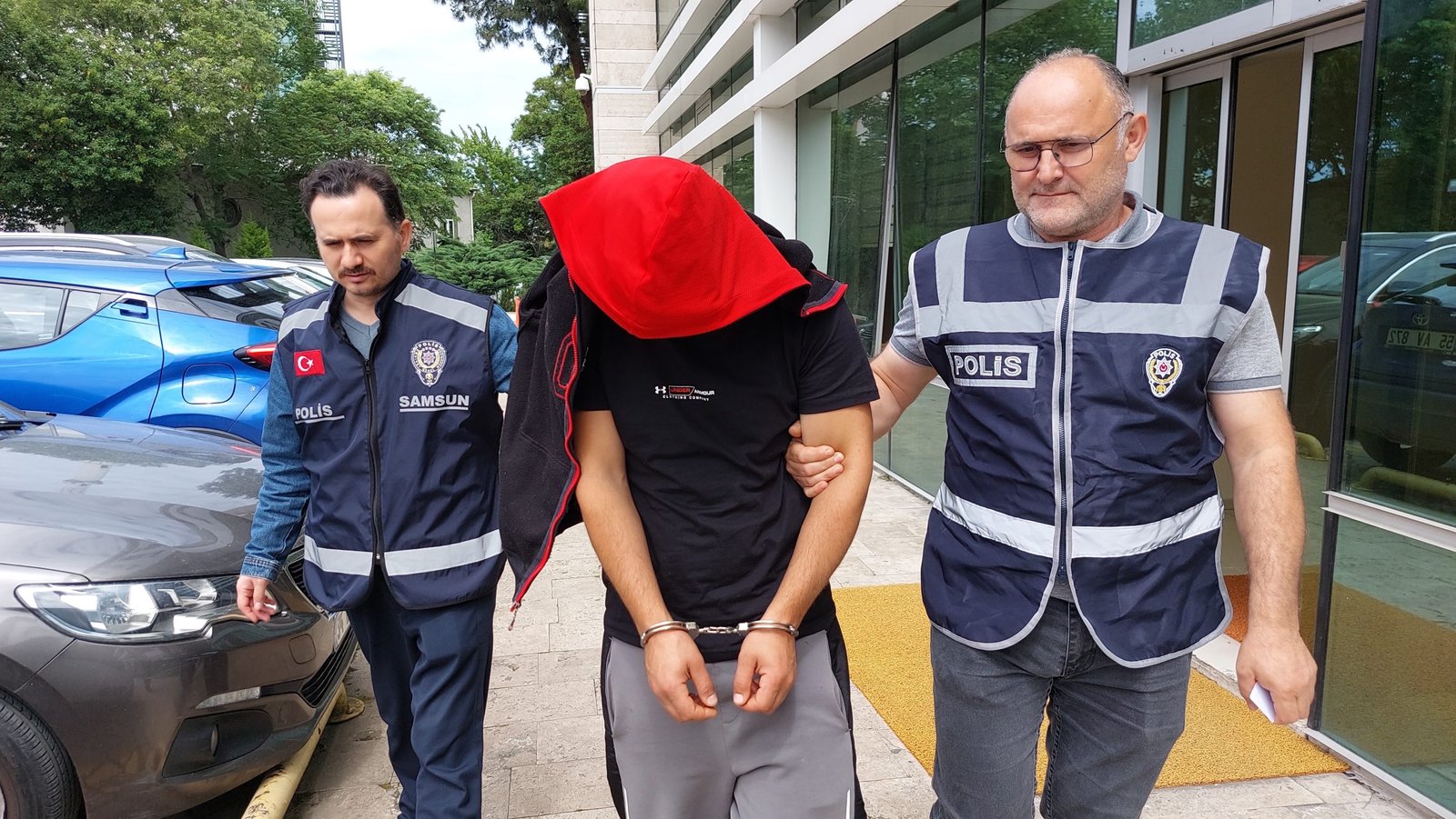 Evine misafirliğe gittiği akrabasını taciz ettiği iddiasıyla  tutuklandı