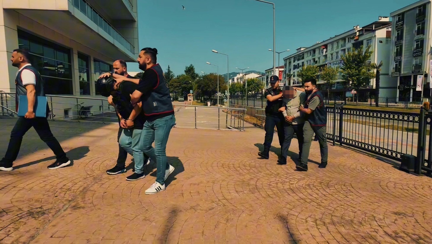 Bir kişinin bahçede ölü bulunmasıyla ilgili 1 tutuklama