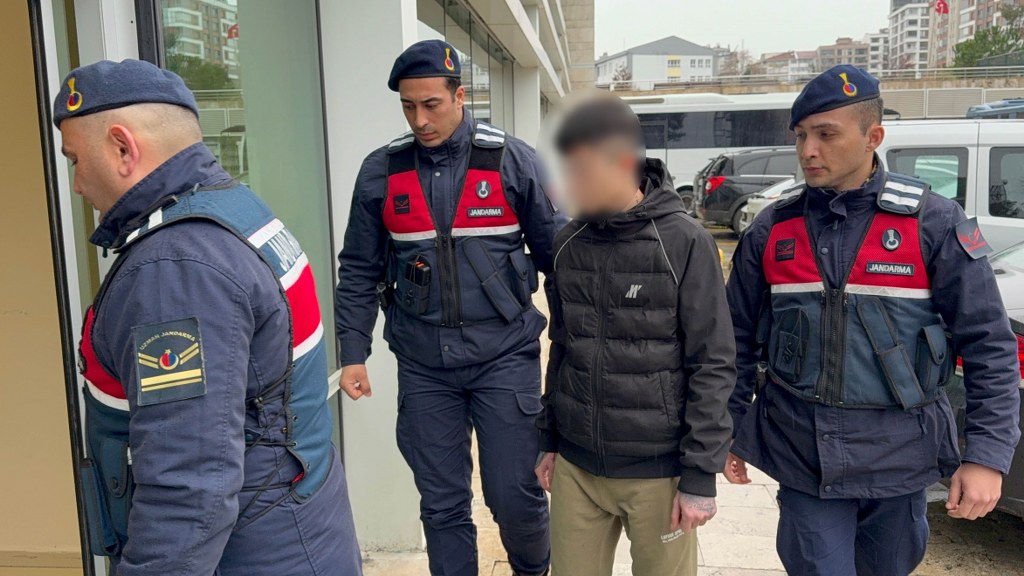 Uyuşturucu hapla yakalanan 17 yaşındaki çocuk tutuklandı