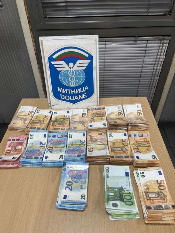 Sınır kapısında 60 bin Euro para yakalandı