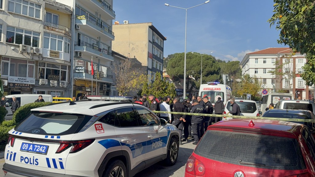 Boşanma aşamasındaki kocası tarafından bıçaklandı