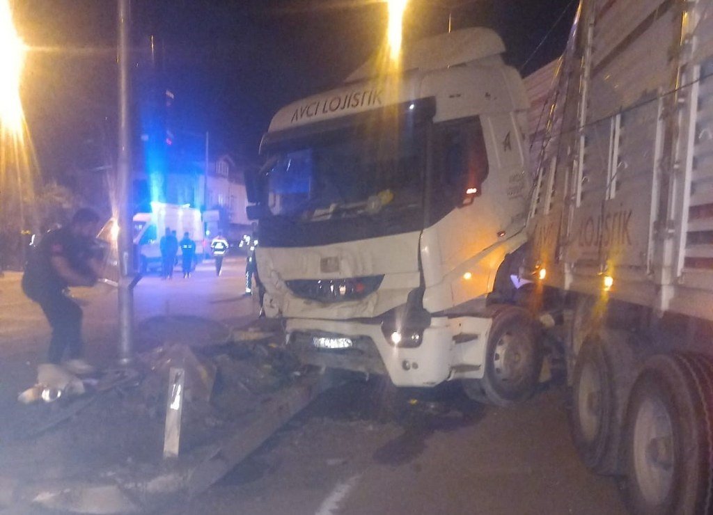 Susurluk-Bandırma karayolunda kaza: 1 ölü, 1 yaralı