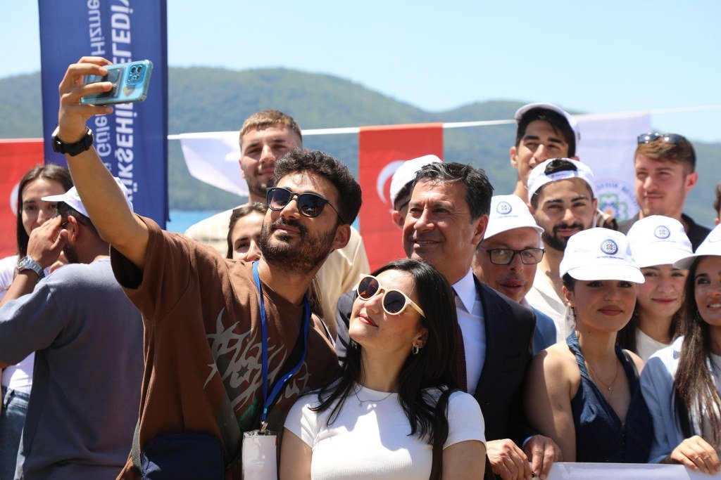 Başkan Aras, “O kurtuluş adımının izinden yürümeye devam ediyoruz”