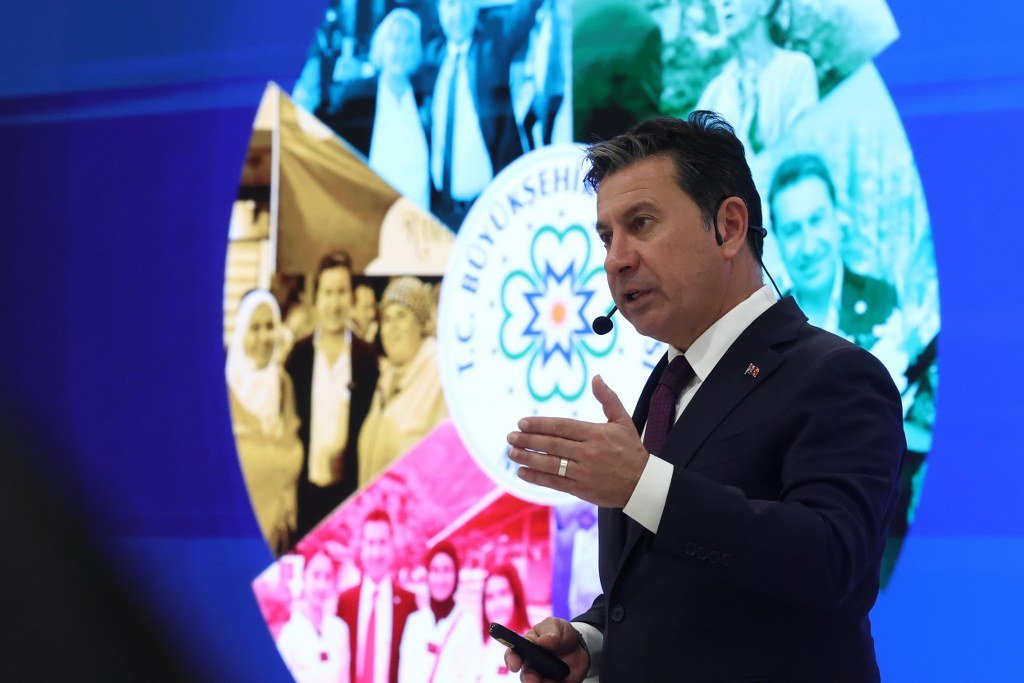 1 Yılını değerlendiren Başkan Aras, “Vatandaşların sorunlarına anlık çözümler üretiyoruz”