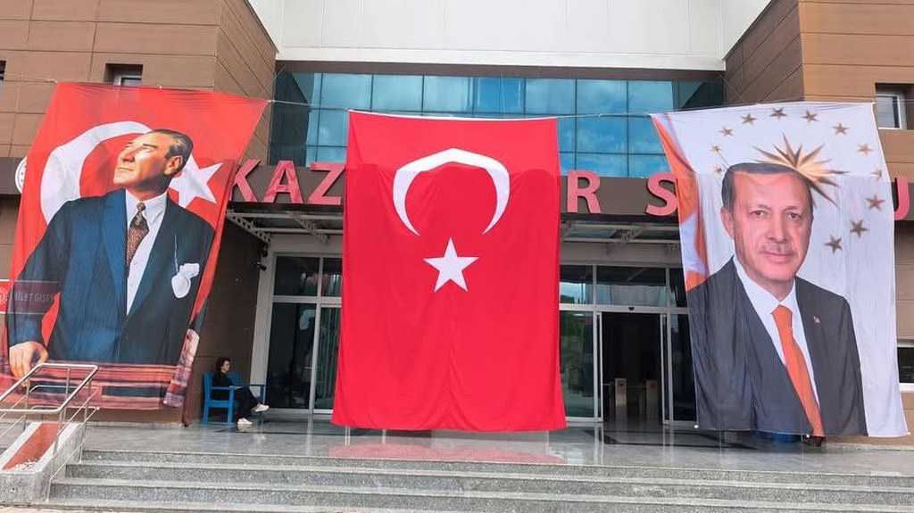 Beşkaza Spor Salonu’ndaki Atatürk posteri tartışmasına açıklama