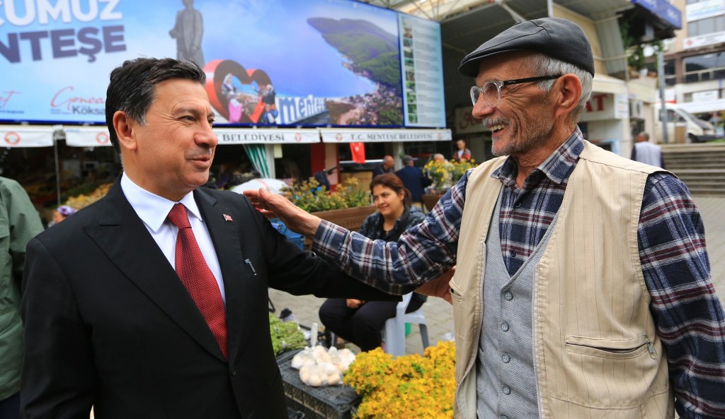 Büyükşehir; Halk Kart Emekli Yardımı’ndan yararlananlara 4 bin TL bayram desteği verdi