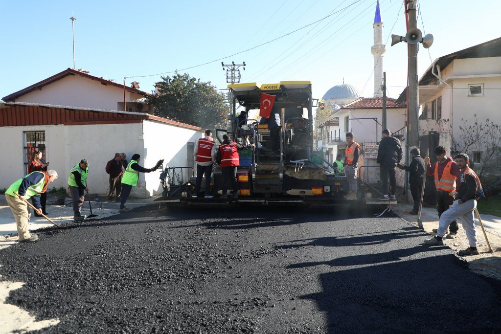 Büyükşehir’in yol çalışmalarıyla vatandaşın yüzü gülüyor