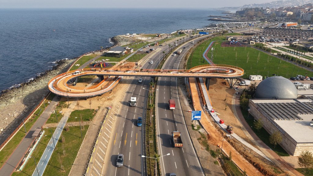 Ekolojik üst geçidi ilgi çekiyor