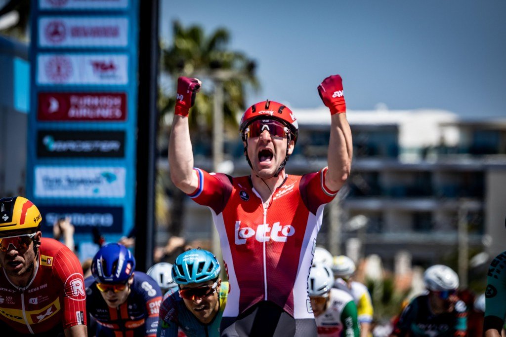 144.2 kilometrelik Selçuk-Çeşme etabını Elia Viviani kazandı