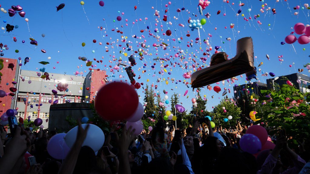 Binlerce balon minik Elif Azra için gökyüzüne bırakıldı