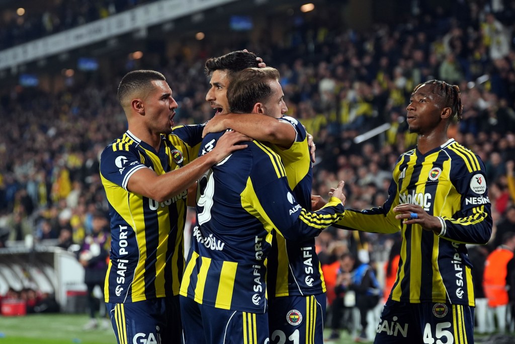 Fenerbahçe ilk yarıda işi bitirdi: 2-1