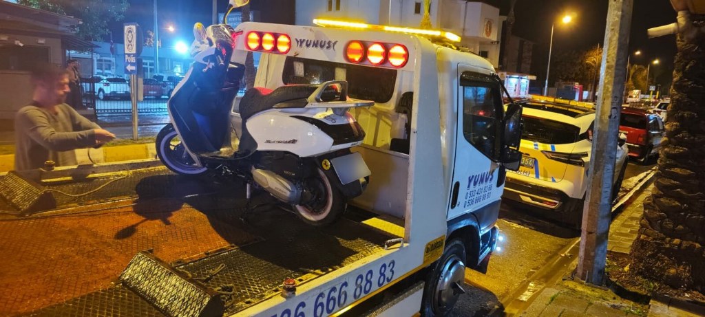 3 kişinin ehliyeti iptal, motosikletler de trafikten men edildi