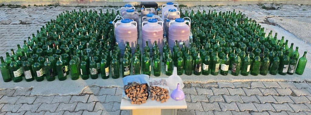 Gölhisar'da 402 litre sahte içki ele geçirildi