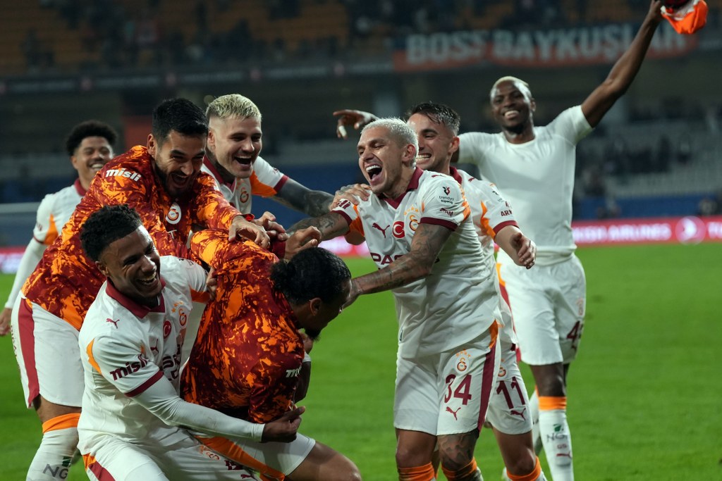 Galatasaray yenilmezlik serisini 17, puanını 25 yaptı