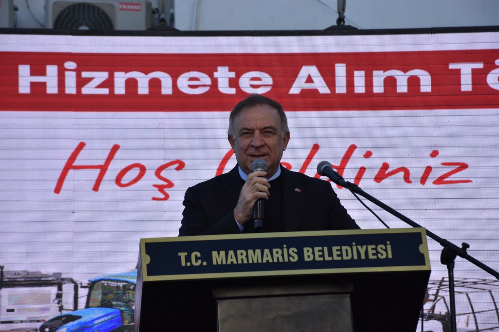 CHP Genel Başkan Yardımcısı Zeybek, törene katıldı.