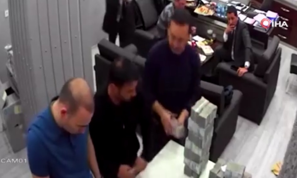 İBB’ye yönelik 22 şüpheli hakkında gözaltı kararı verildi.