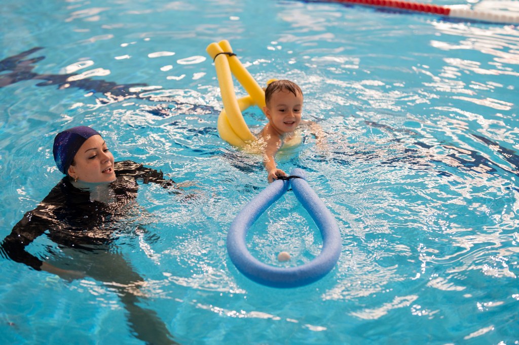 DMD hastası çocuklara havuz desteği