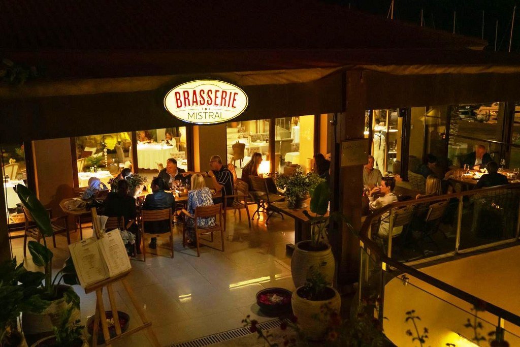 Martı Marina Braserrıe Mıstral’la kış sezonuna başladı