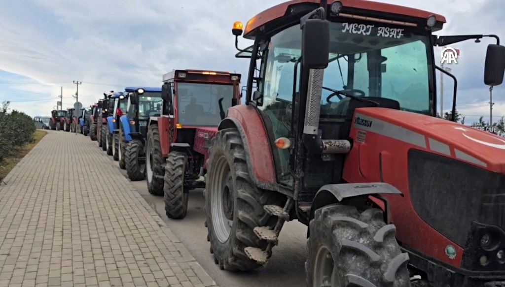 Çiftçiler, Mudanya Belediye Meclisi'nin arazi satış kararını protesto etti