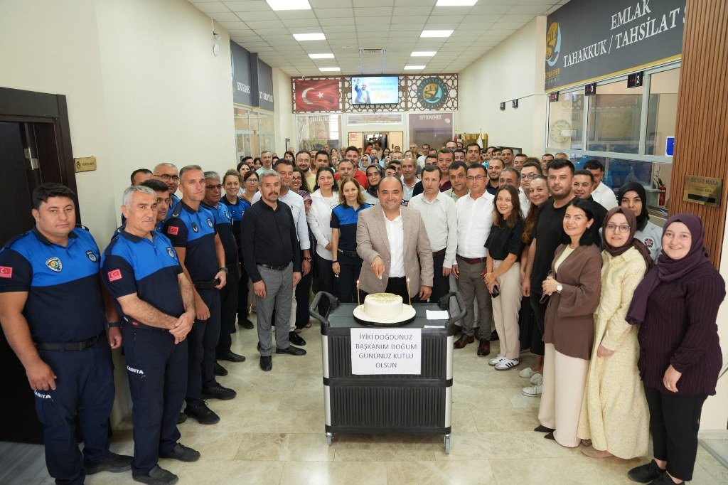 Başkan Akdenizli’ye doğum günü sürprizi