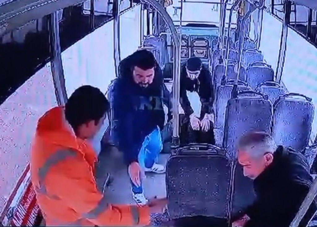 Otobüste fenalaşan kişi yaşamını yitirdi