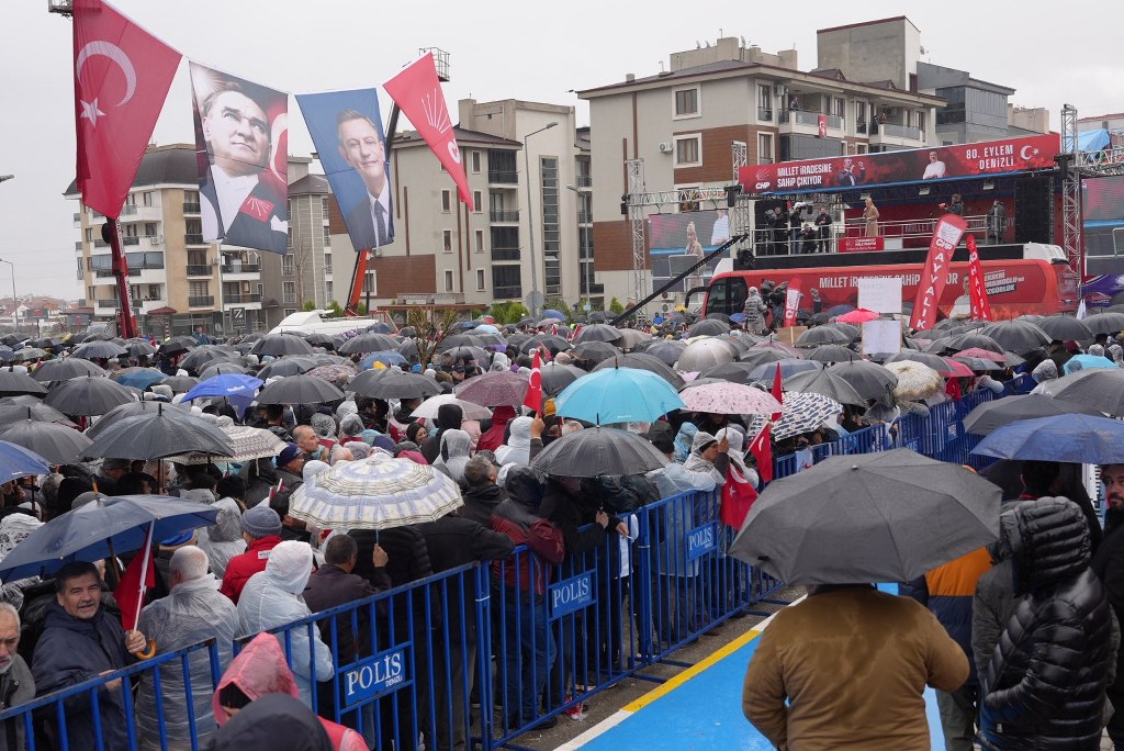 Özgür Özel, Denizli'de partilileriyle buluşuyor