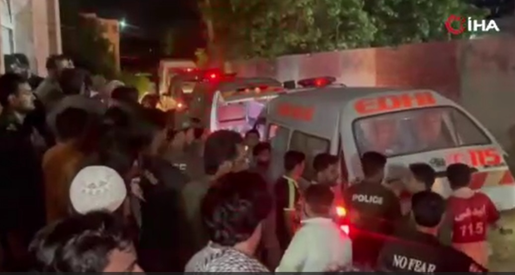 Minibüs uçuruma yuvarlandı, en az 16 kişi öldü